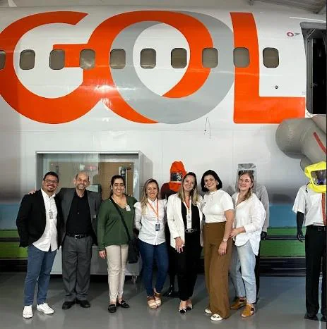 Mariano de Deus com equipe em evento na GOL Linhas Aéreas