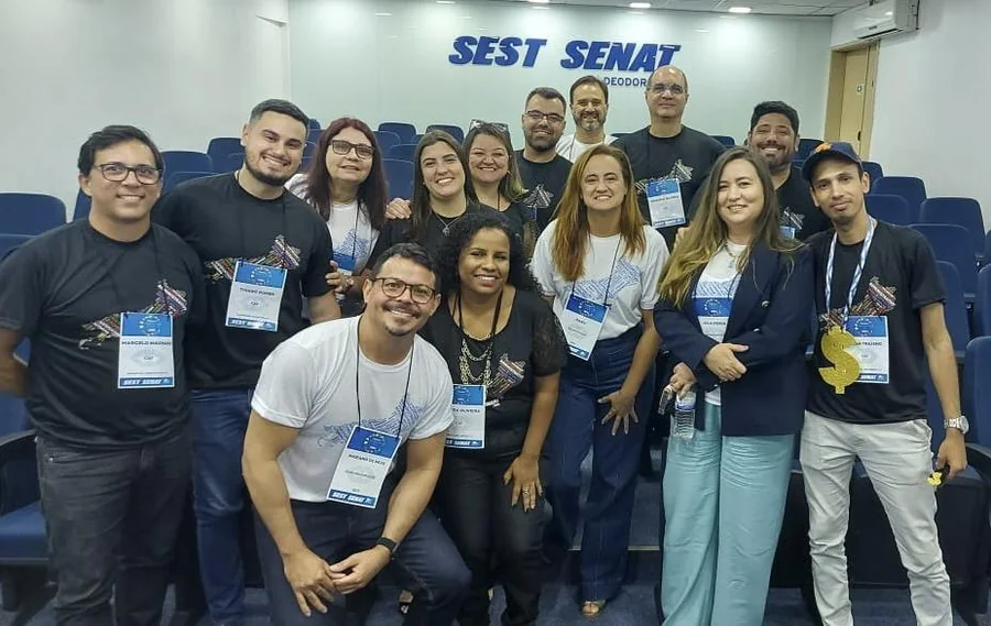 Mariano de Deus com turma de treinamento no SEST SENAT