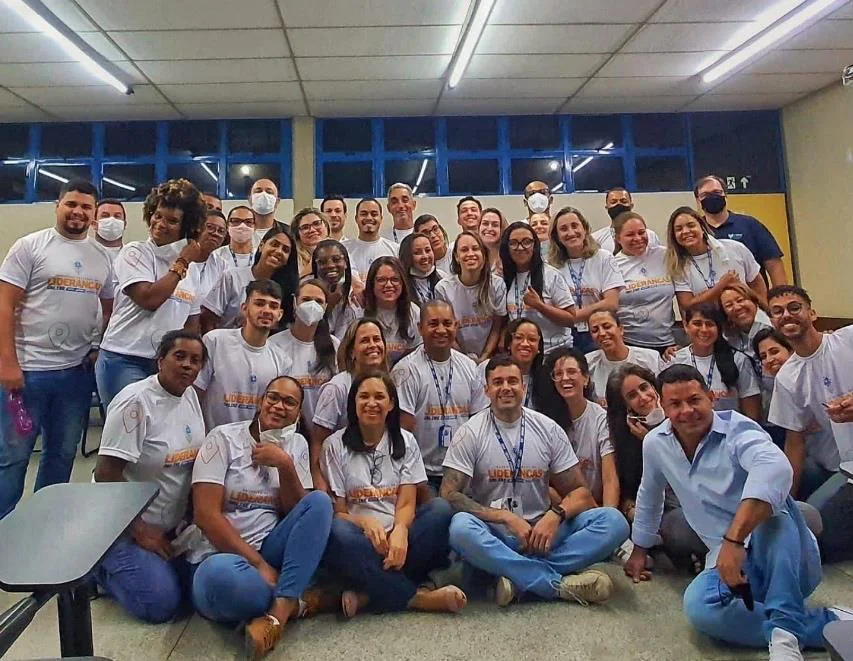 Turma reunida em um treinamento conduzido por Mariano de Deus